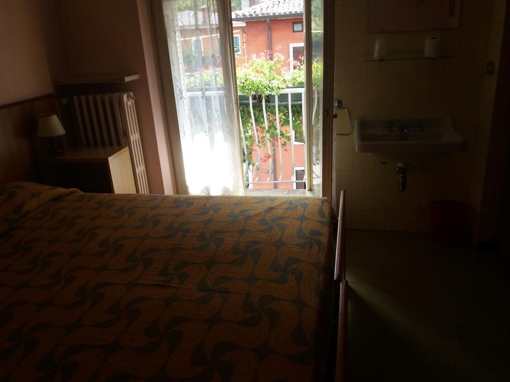 Albergo Alla Rocca Garda  Exterior photo